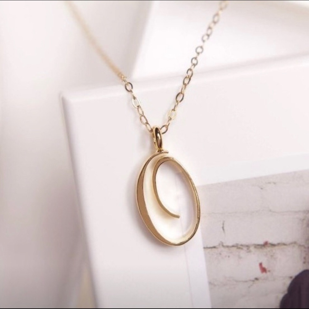 “O” cursive letter necklace